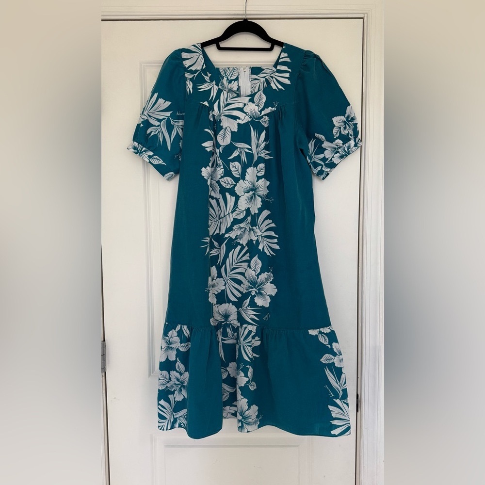 Royal Creations Vintage Hawaiian Muu Muu Hibiscus Dress Teal Blu and White Sz M